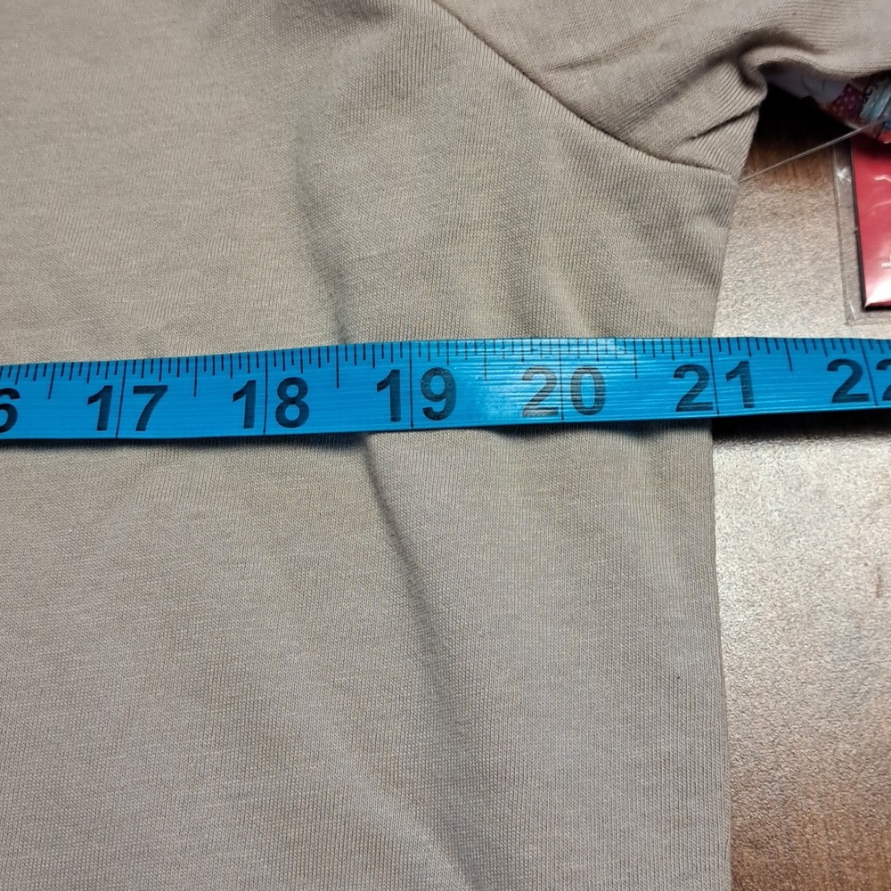 Graphic Bow & Boots Tee in Beige with Pink Accent Xl Ptp 21" - Picture 4 of 5